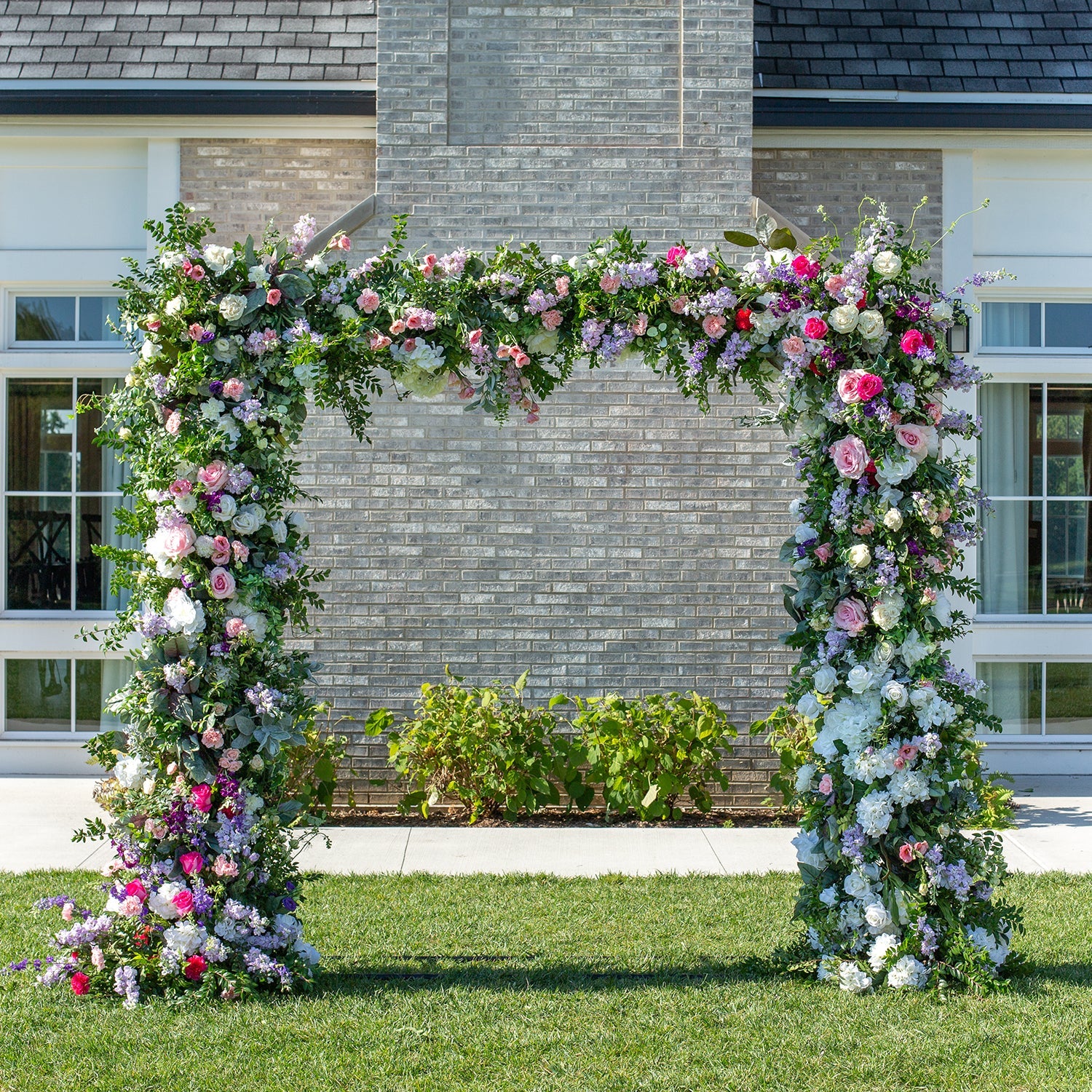 perfect square arch for weddings outside